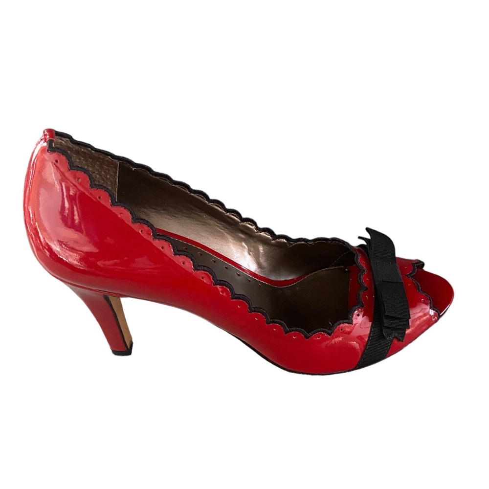 NORDSTROM BOUTIQUE Red Patent Leather Black Scallop Bow Trim Peep Toe Heels 9